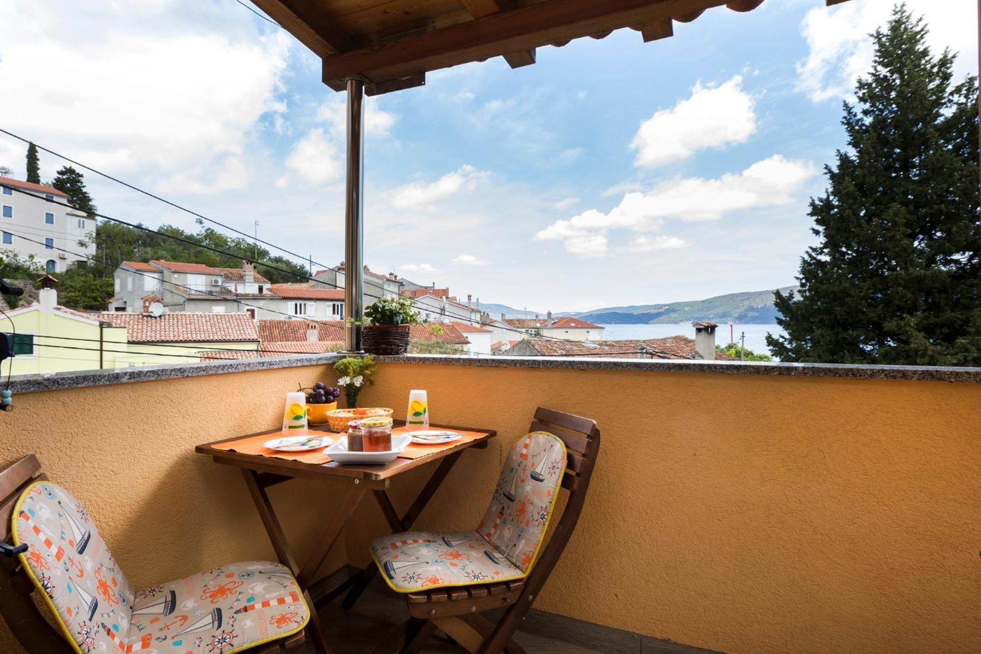 Apartmani I Soba Roberto I Mirjana Valun Exterior photo